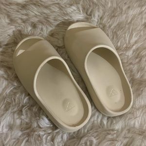 Women’s yeezy size 7 bought wrong color